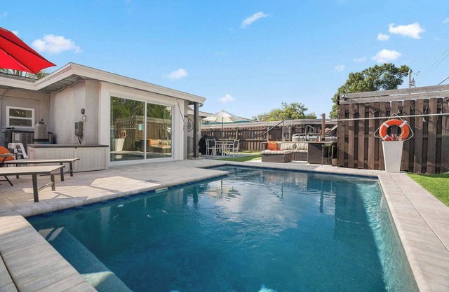 Clearwater Escape Pool Spa Pet Friendly