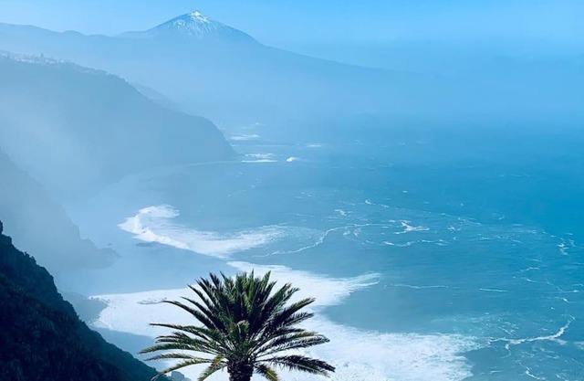 Cliffhanger spectacular view over North Coast