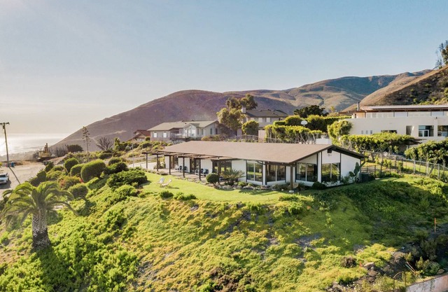 Cliffridge by AvantStay Lush Malibu Hills Estate w/ Breathtaking Ocean Views