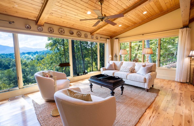 Cliffside Retreat – Mountain Estate 2BR 3.5B w/Views, Creek & Fire Pit