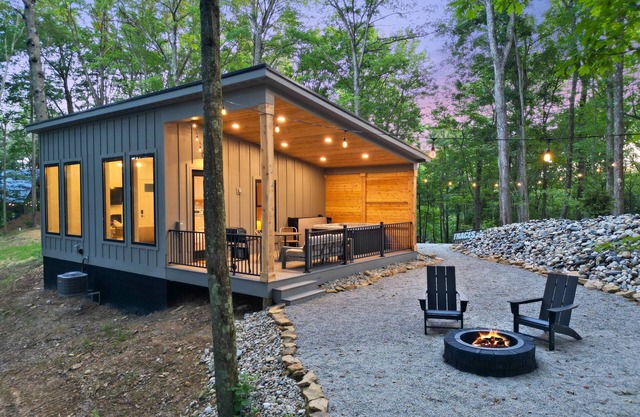 Cliffside View | Cover Hot Tub | Modern | New