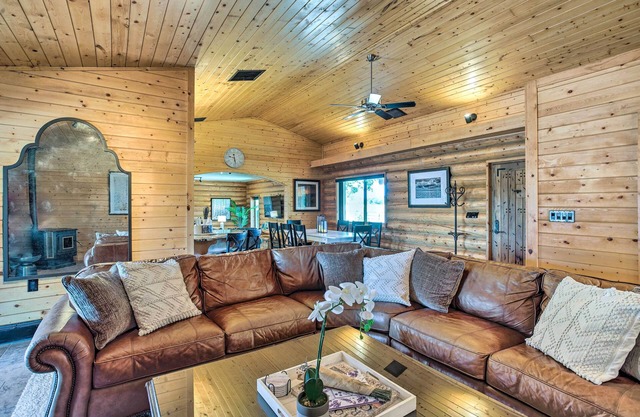 Clifton Retreat w/Breathtaking Mt Backdrop!