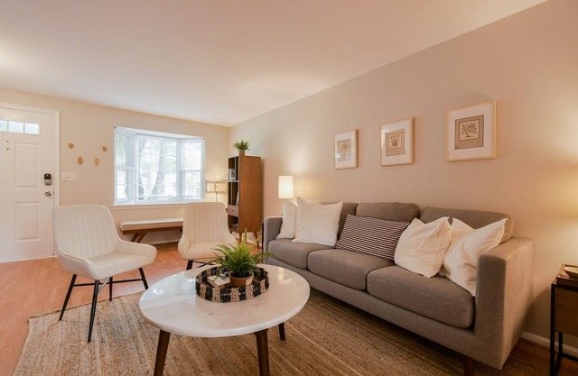 ClintonCrest: Private Yard & Near DC