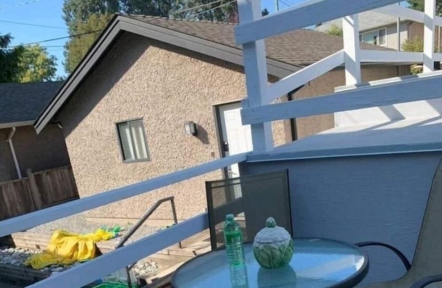 Close to airport, Langara college & downtown, 5min walk to skytrain. Nice&quiet