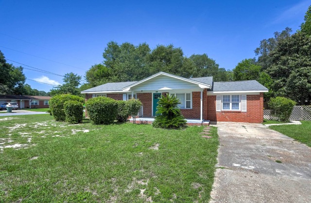 Close to Beaches | 10 Min to Downtown Fort Walton Beach | Military Welcomed | Quiet neighborhood