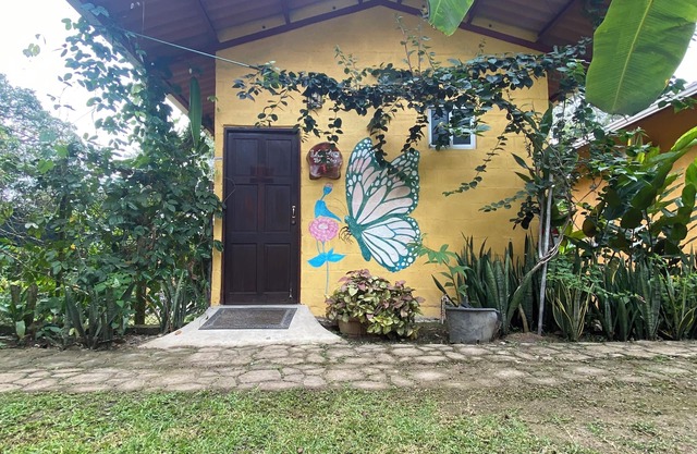 Close to beaches, mountains, waterfalls. Great for nomads. Quiet/rural town.
