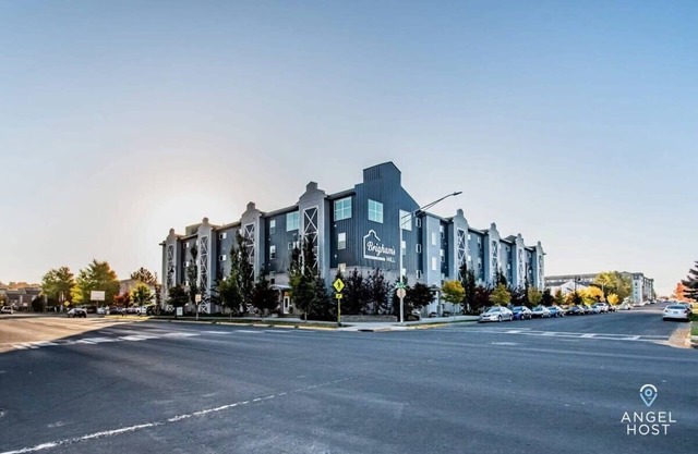 Close to Campus, Free Parking, Gym & Workspaces