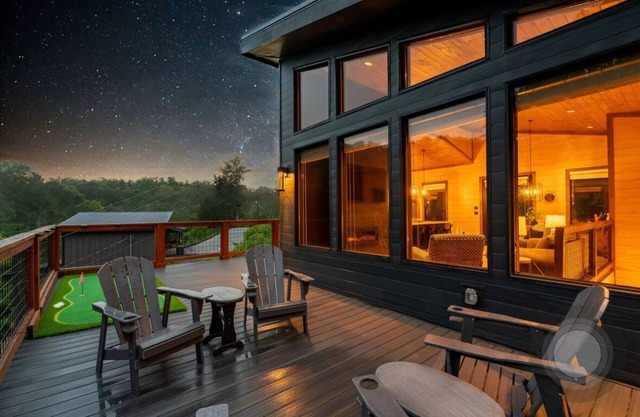 Close To Dollywood! Pickleball, Fishing, Hot Tub!