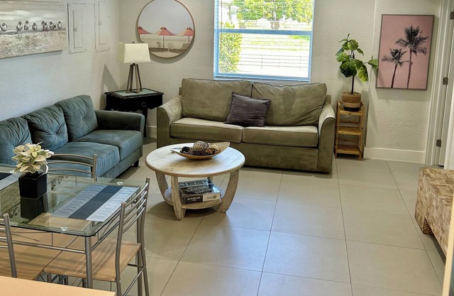 Close to everything! Perfect basecamp for WPB