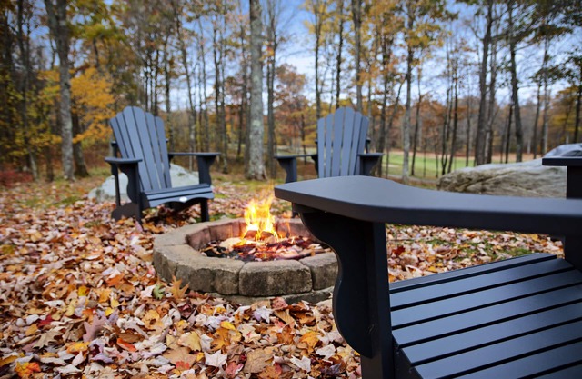 Close to everything!~GAME ROOM~FIRE PIT & HOT TUB~Dogs OK! Lake Access & Dock!