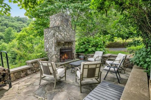Close to Grayson Highlands, Outdoor Fireplaces, Sleeps 11, Dogs Welcome