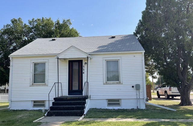 Close to Lake Wilson, Quiet Small Town, Home on Corner Lot, Large Circle Drive