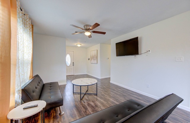 Close to Med Center, Nrg, Dt 3br 2ba Longer Stays B