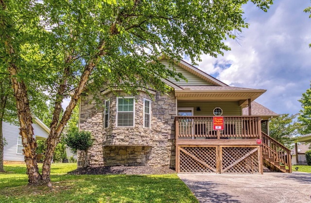 Close to Pigeon Forge and Dollywood One Story 2 bedroom dog Friendly