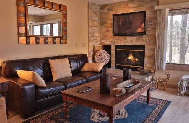 Close to Pool, Hot Tub, Hiking Trails. Trout Creek Condo #131 - 2 Bedrooms, 2 Baths.
