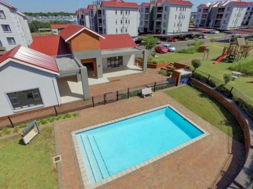 CLOSE TO SANDTON and The Airport