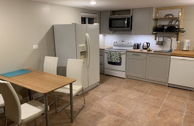 Close to skiing / mountain access - 15 min to SLC airport