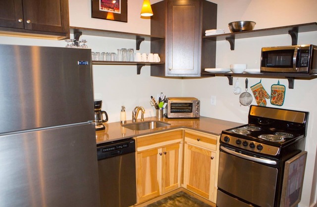 Close to the Chattooga, outdoor adventures and Chattooga Belle Farm!