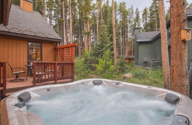 Close to town, 4 bd, Pet Friendly, Hot Tub