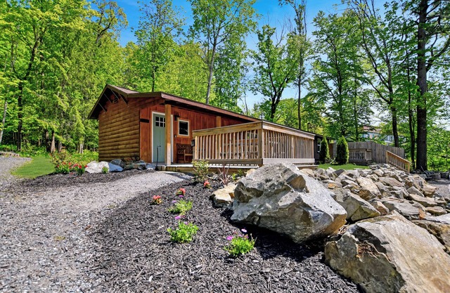 Close to Town - with Deck & Fire Pit - Pet Friendly