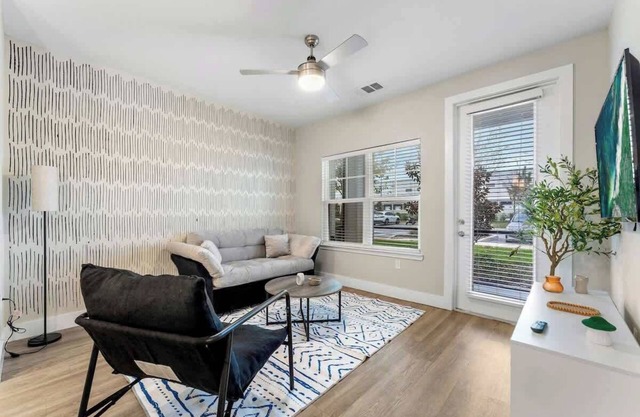 Close to Universal King Suite, Pet-Friendly Stay