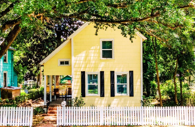 Close to USC & Ft Jackson; Walk to Paved Riverwalk Trail, Cafes & Pubs