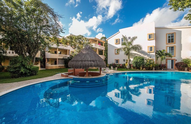 Closest Condo to Beach, Cleaning & All Fees Included!