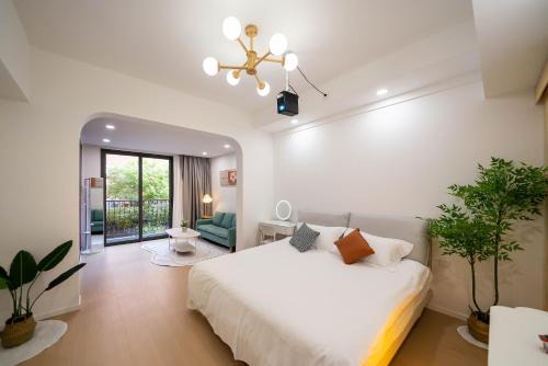 Cloud Expo Apartment