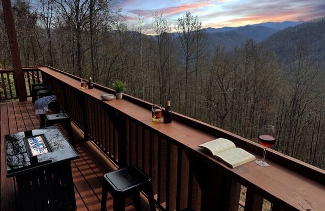 Cloud Nine Retreat; sleeps 22|barrel sauna|hot tub