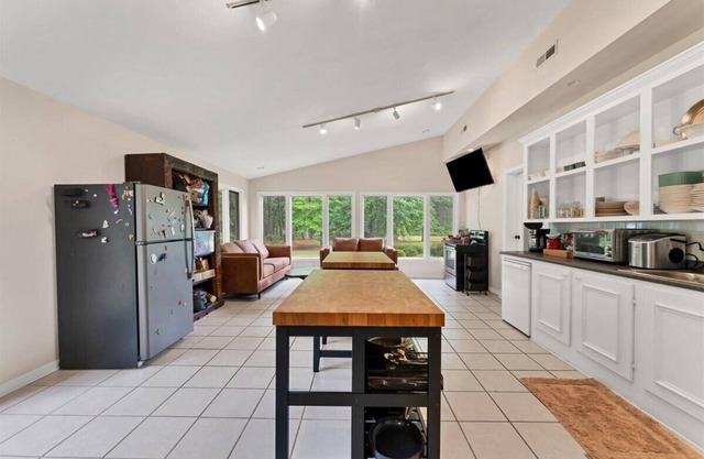 Cloverfield Ranch House! Ask about discounts before you book!