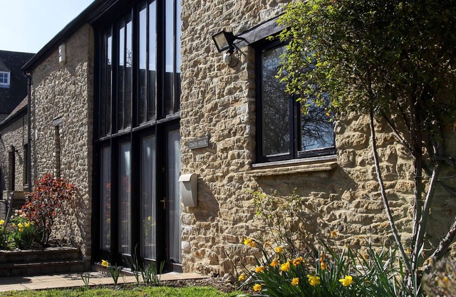Coach House - converted barn with scenic views