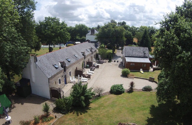 Coach House Sleeps 6 with Heated Shared Pool in Beautiful Rural Setting