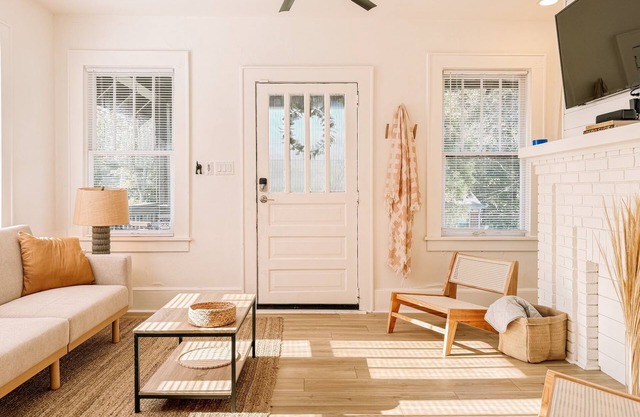 Coastal 2-Bedroom Townhome located Close to Charlotte's Uptown