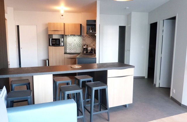 Coastal Apartment, 2BR, Balcony, Pool, Beach Access, PMR Friendly, Pets Welcome, La Tranche-sur-Mer