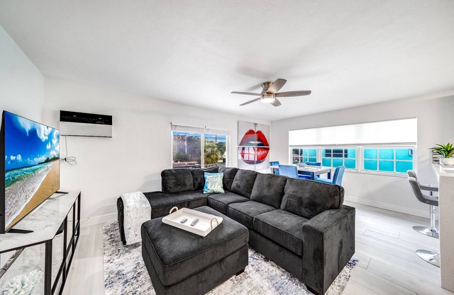 Coastal Beach Unit! Walk To Beach & Shops!