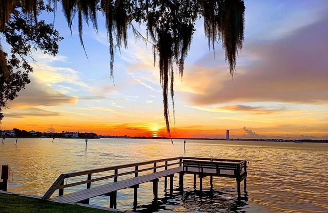 Coastal Breeze Island home near Kemah Boardwalk
