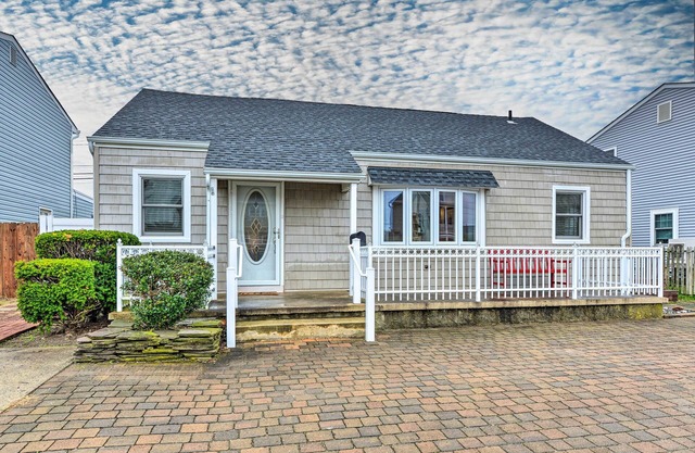 Coastal Brigantine Cottage: Walk to Beaches