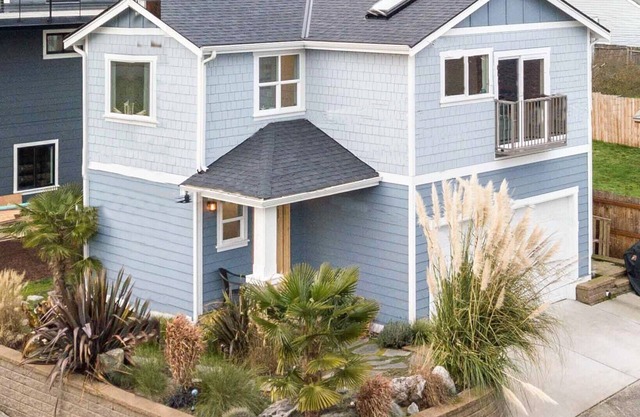 Coastal Cabana View Home -Nov 1 BDR remodel, interior refresh, backyard oasis!