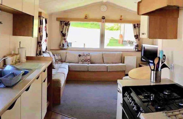 Coastal Caravan Retreat - Child & Pet Friendly