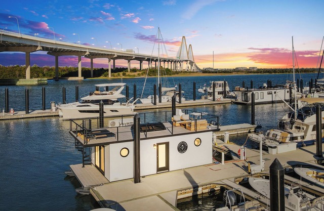 Coastal Caviar - Beluga Suite - with Rooftop Deck