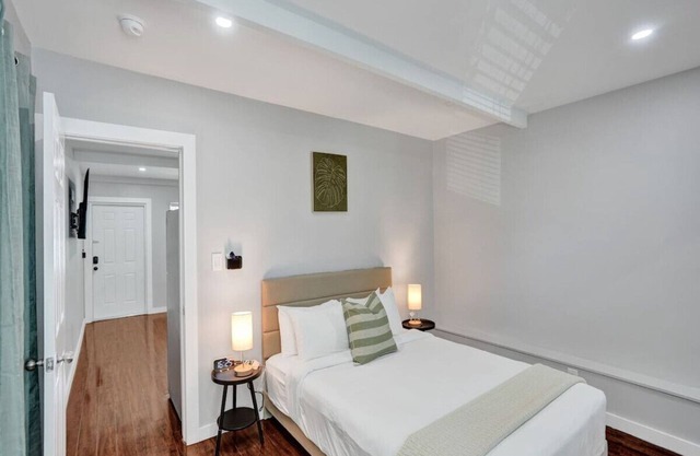 Coastal Charm: 1BR Retreat near Pompano Beach