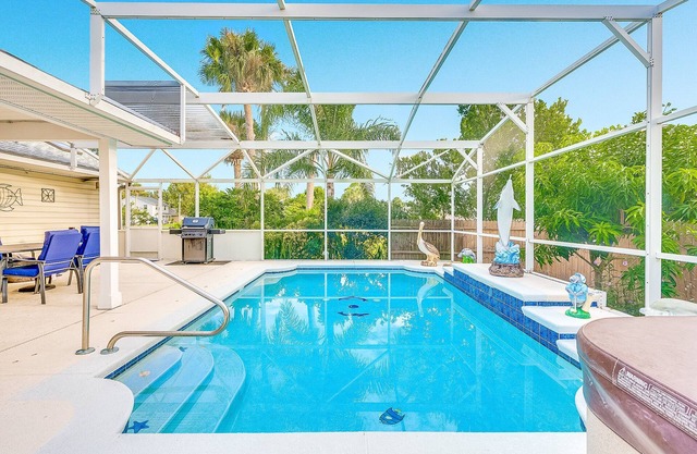 Coastal Cottage-Heated Pool Home w/Fire Pit-3BR/2BA
