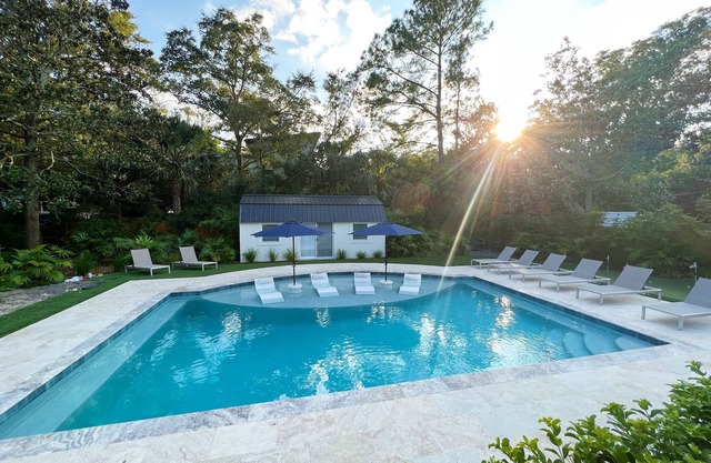 Coastal Cottage in Charming Old Mt Pleasant!