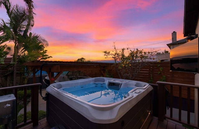 Coastal Escape | 1 mi to Ocean & Bay with Hot Tub