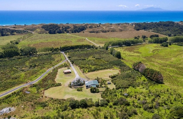 Coastal Farmhouse- Stars, Spa and Birdsong