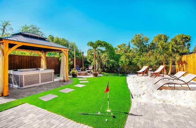 Coastal Farmhouse w/mini Golf, Private Beach &Spa