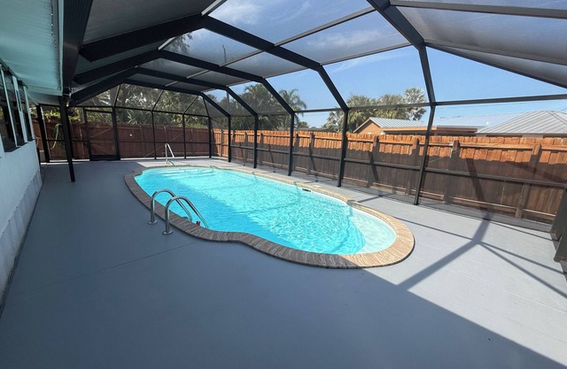 Coastal Getaway with game room pool hot tub & inlaw suite in heart of Sebastian