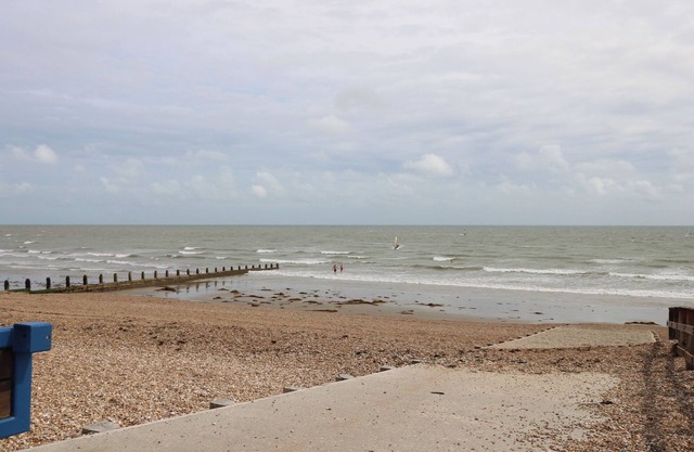 COASTAL HAVEN, pet friendly, country holiday cottage in Felpham