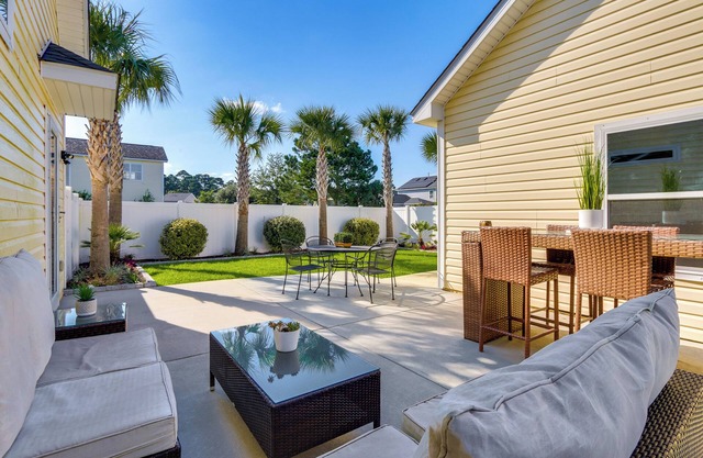 Coastal Home w/Yard < 1 Mi to Old Town Bluffton!