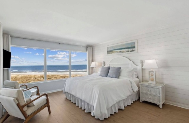 Coastal Luxe Retreat walking distance to the Amelia Island Concours d'Elegance